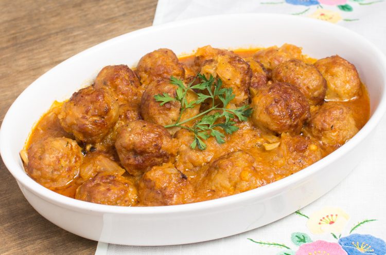 Albondigas en salsa española