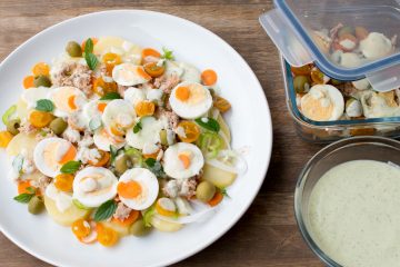 Ensalada de patatas con aliño de pepino, yogur y menta