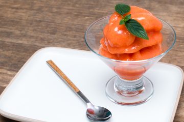 Sorbete de fresas y naranjas