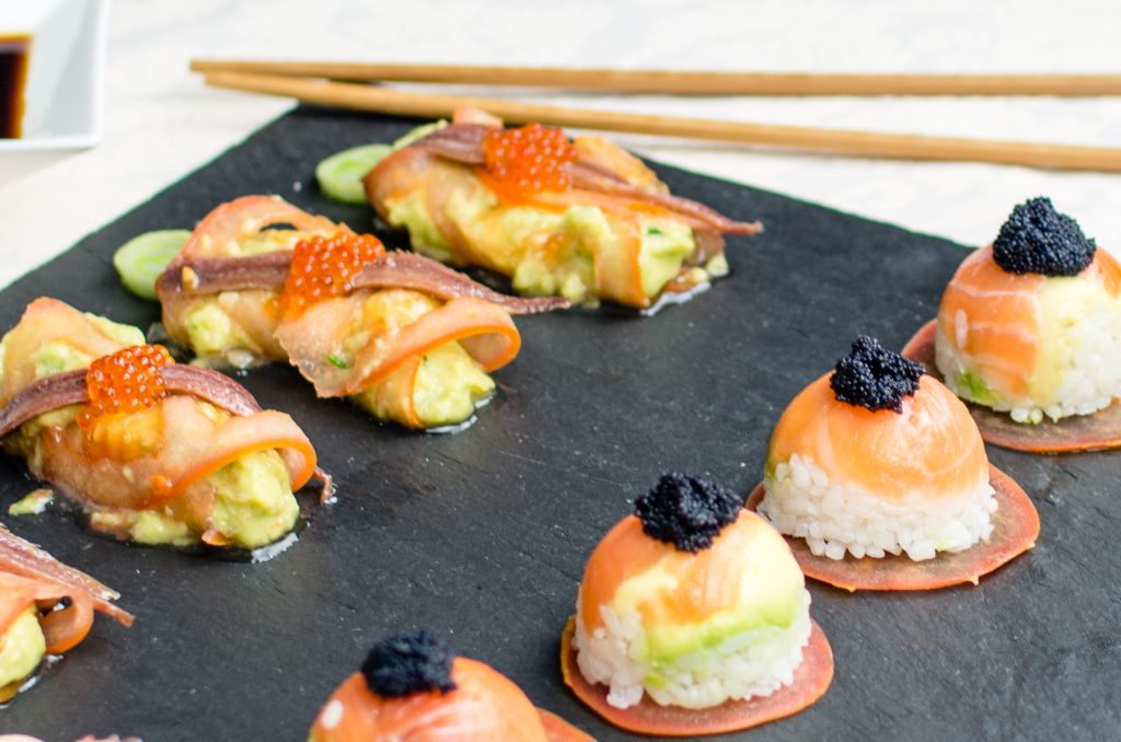 Bombones de sushi y niguiris de guacamole