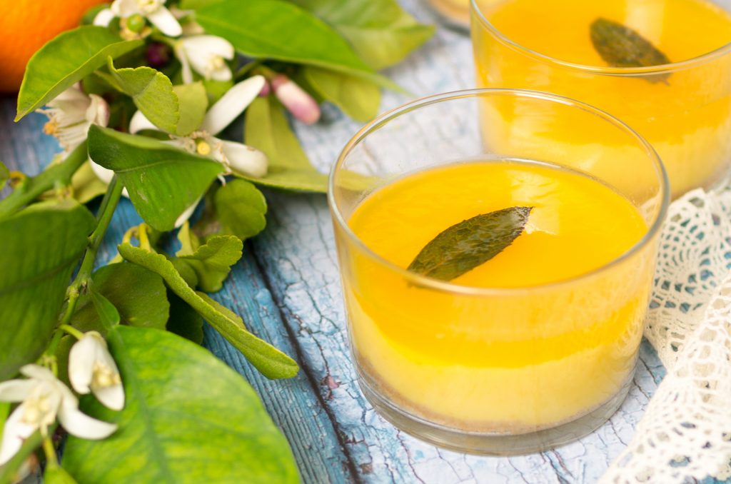 Crema de naranjas con su gelatina