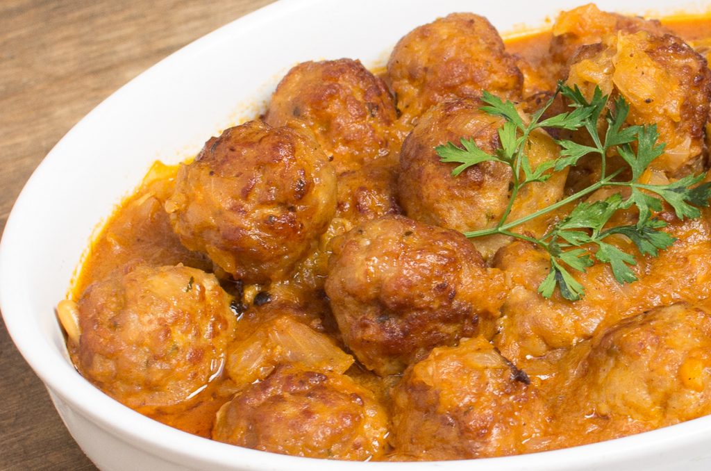 Albóndigas en salsa española al horno