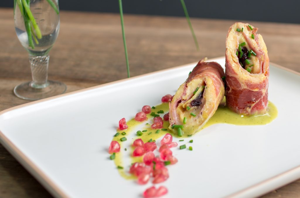 Arrulladitos de pollo en cama de calabacín