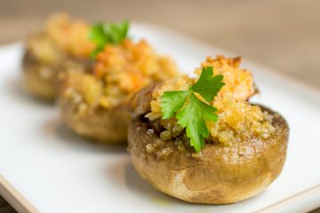 Champiñones rellenos de jamón y gambas