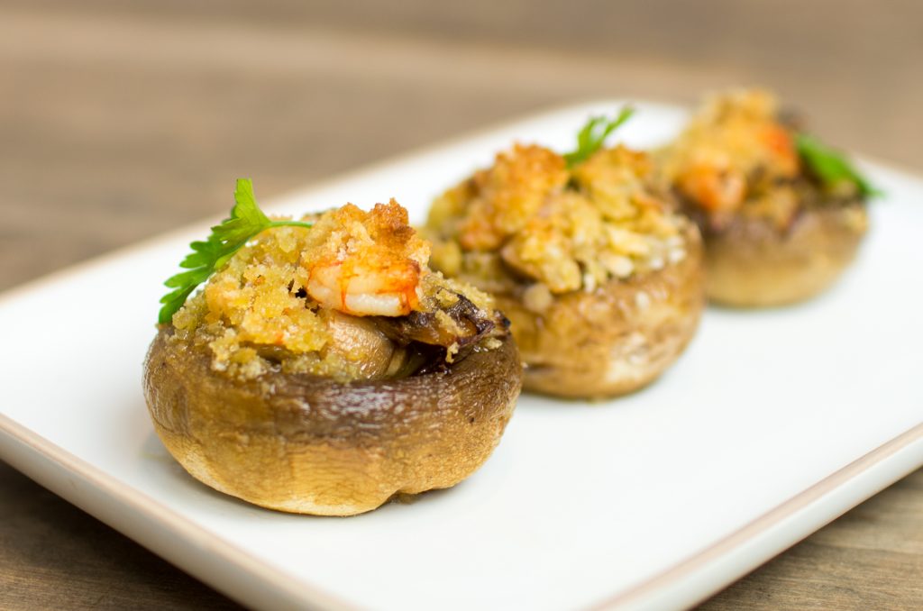 Champiñones rellenos de jamón y gambas