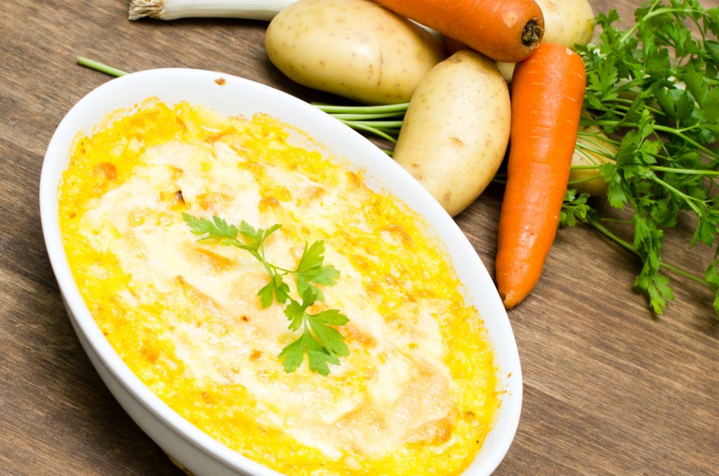 Patatas y verduras gratinadas y tortilla de patatas y verduras