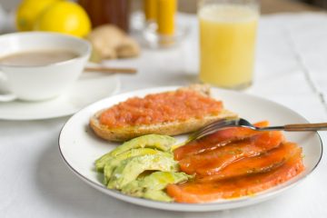 Salmón marinado al jengibre con salsa de cítricos y wasabi por Loli Carrión