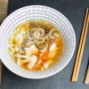 Sopa de miso con pollo y col china por Loli Carrión
