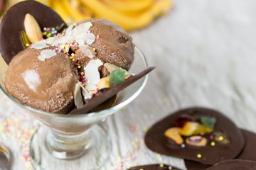 Helado de chocolate con galletas del músico