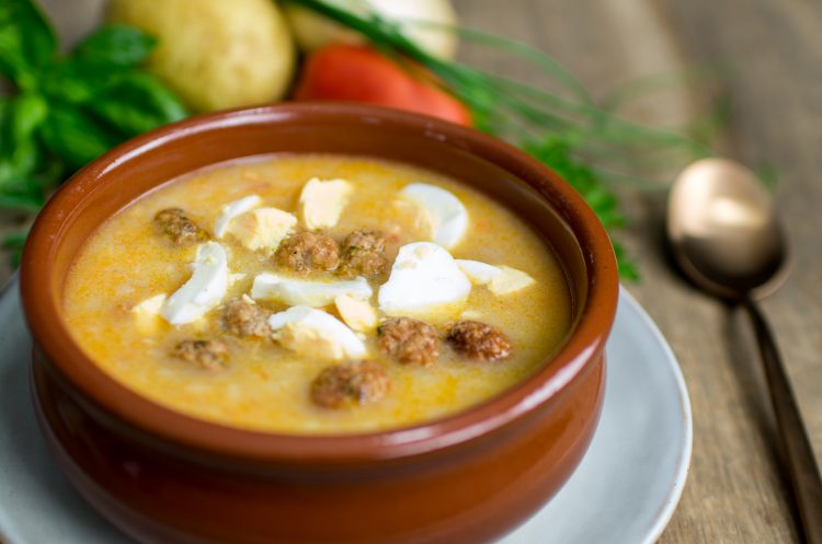 Sopa de albondiguillas